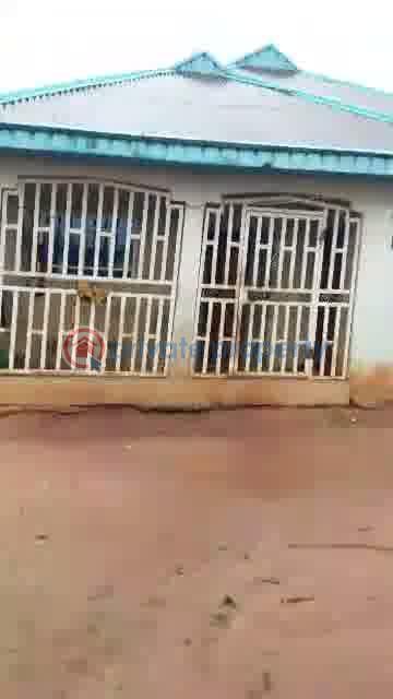 3 bedroom Bungalow For Sale At Oluku, Benin Akure Rd Along Mopol Sawmill Rd. Benin Edo - 1