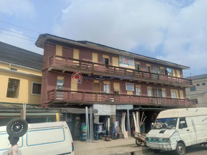 Three floor commercial property in a prime location - 3 Commercial Property For Sale Ikorodu Road, By Shomolu Onipanu Onipanu Shomolu Lagos - 3
