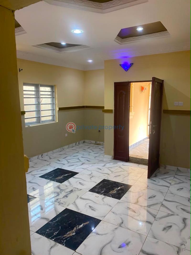 2 bedroom Block Of Flats For Rent Federal Housing Estate Tolatoes Akoto Elebu Extension Akala Express Ibadan Oyo - 1