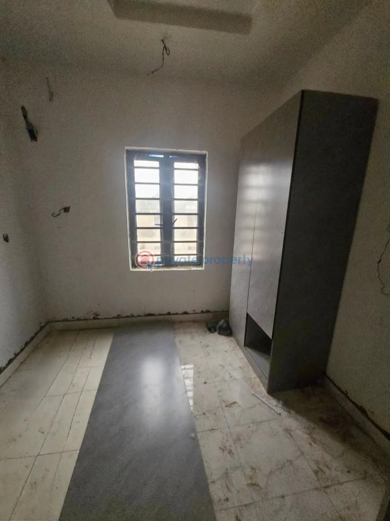 2 bedroom Block Of Flats For Rent Ijesha Surulere Lagos - 2