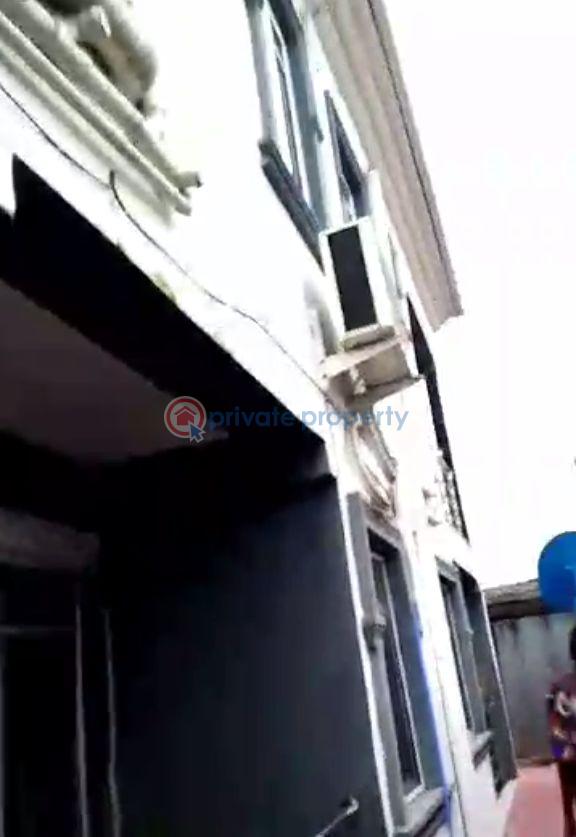 2 bedroom Block Of Flats For Rent Ijesha Surulere Lagos - 1