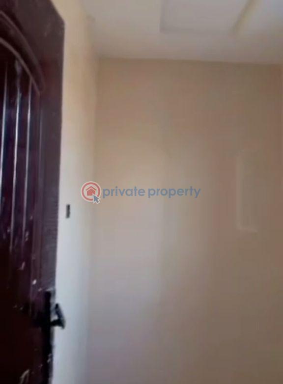2 bedroom Block Of Flats For Rent Ijesha Surulere Lagos - 8