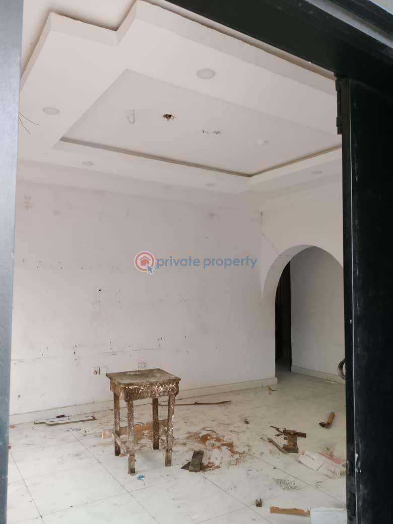 2 bedroom Block Of Flats For Rent Ijesha Surulere Lagos - 0