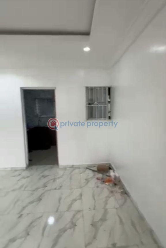 2 bedroom Block Of Flats For Rent Onike Yaba Lagos - 4