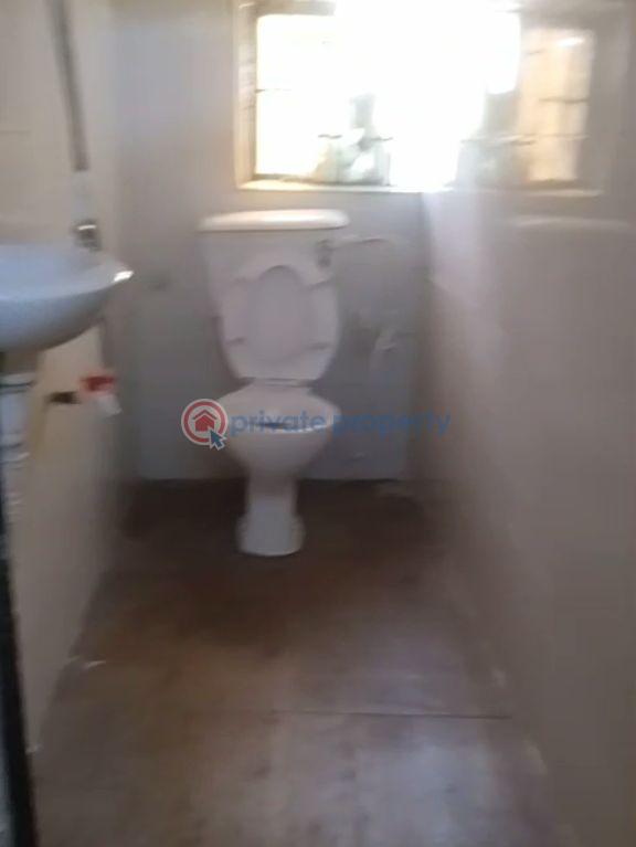 3 bedroom Block Of Flats For Rent Itire-Ikate Surulere Lagos - 4