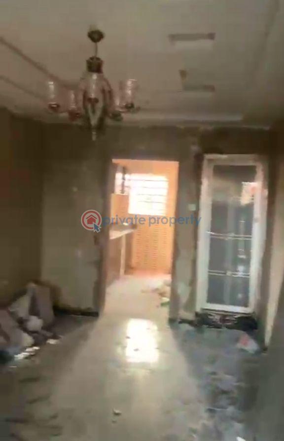 2 bedroom Block Of Flats For Rent Ijesha Surulere Lagos - 0