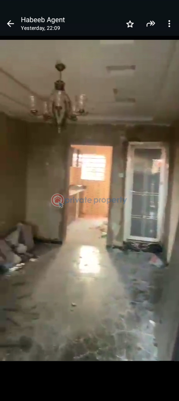 2 bedroom Block Of Flats For Rent Ijesha Surulere Lagos - 1