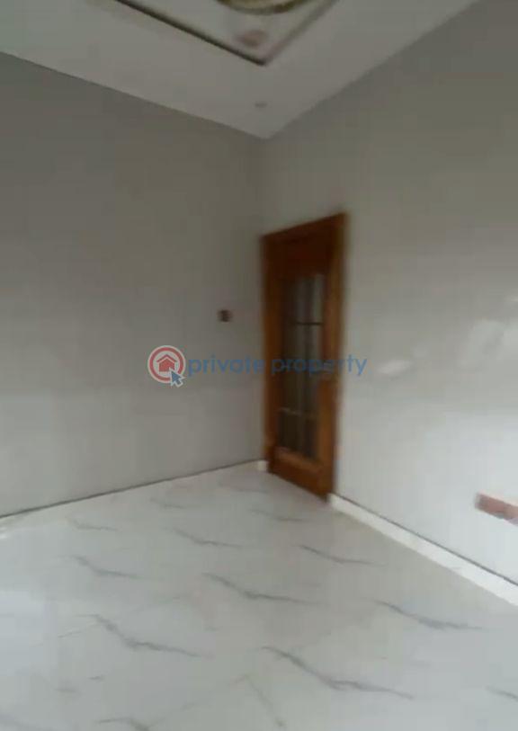 2 bedroom Block Of Flats For Rent Ijesha Surulere Lagos - 11