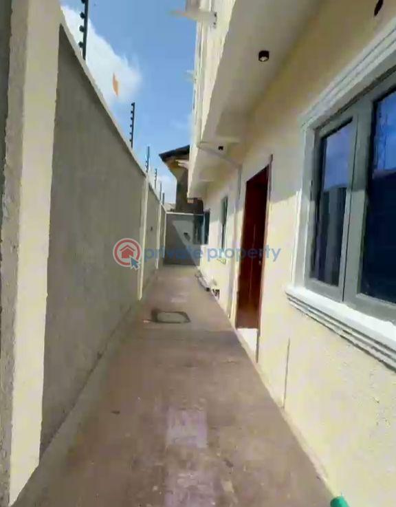 2 bedroom Block Of Flats For Rent Ijesha Surulere Lagos - 10