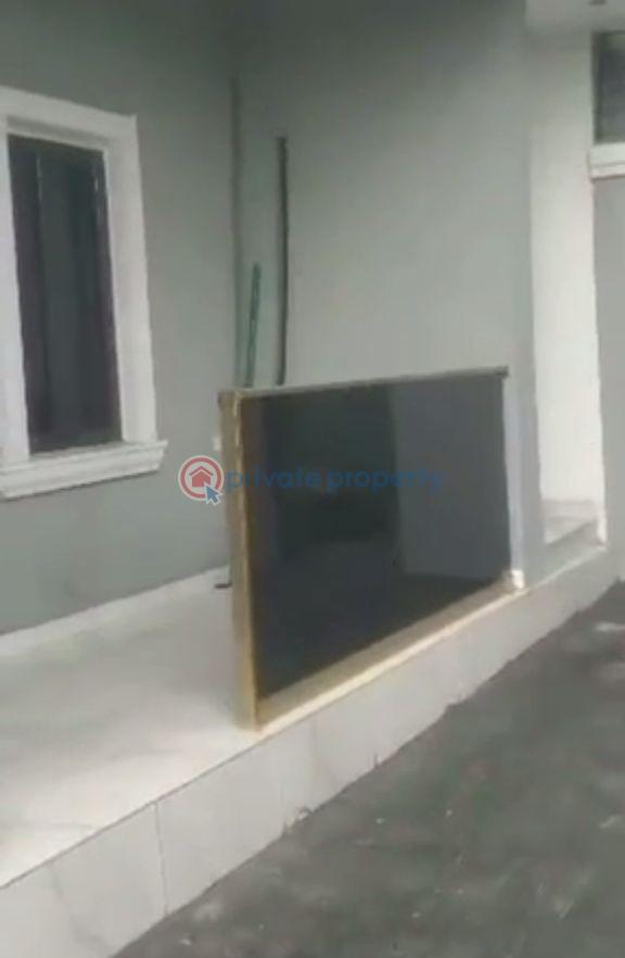 2 bedroom Block Of Flats For Rent Ijesha Surulere Lagos - 3