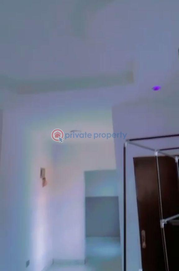 2 bedroom Block Of Flats For Rent Ijesha Surulere Lagos - 1