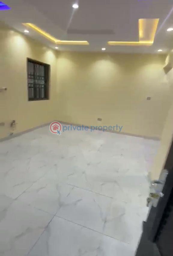 2 bedroom Block Of Flats For Rent Ijesha Surulere Lagos - 4