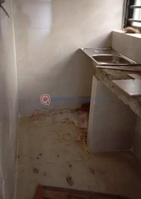 2 bedroom Block Of Flats For Rent Itire-Ikate Surulere Lagos - 11