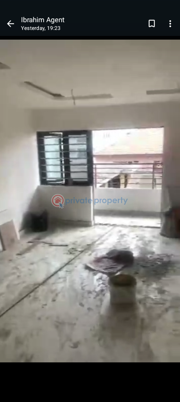 2 bedroom Block Of Flats For Rent Itire-Ikate Surulere Lagos - 1