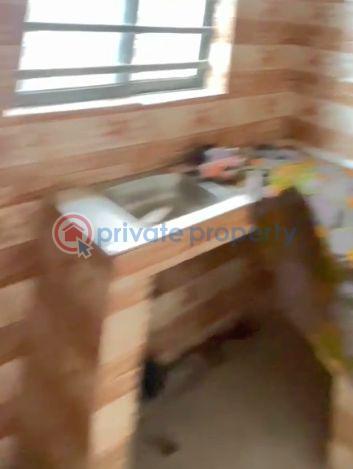 2 bedroom Block Of Flats For Rent Itire-Ikate Surulere Lagos - 5