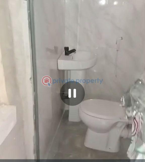2 bedroom Block Of Flats For Rent Lawanson Surulere Lagos - 9