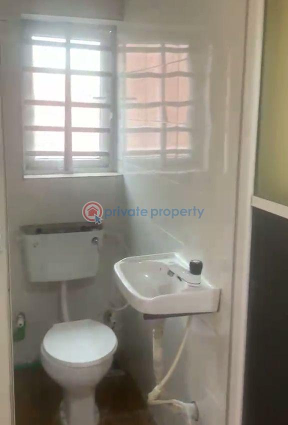 2 bedroom Block Of Flats For Rent Lawanson Surulere Lagos - 8