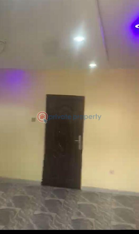 2 bedroom Block Of Flats For Rent Lawanson Surulere Lagos - 6