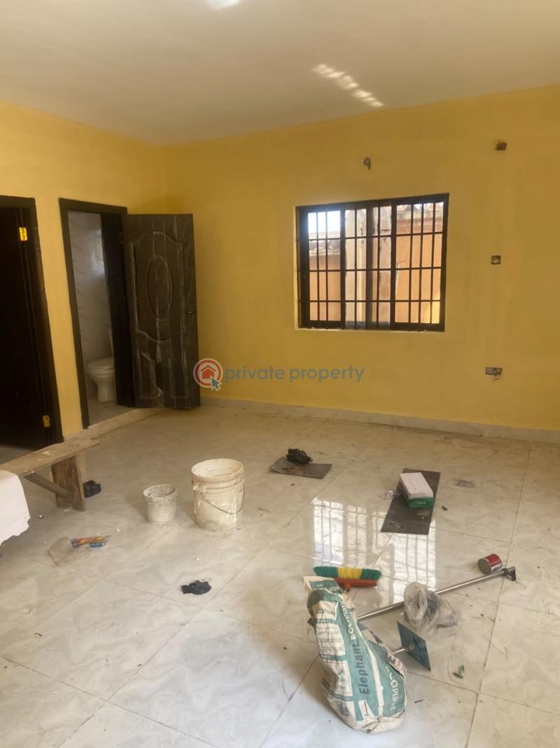 2 bedroom Block Of Flats For Rent Lawanson Surulere Lagos - 2