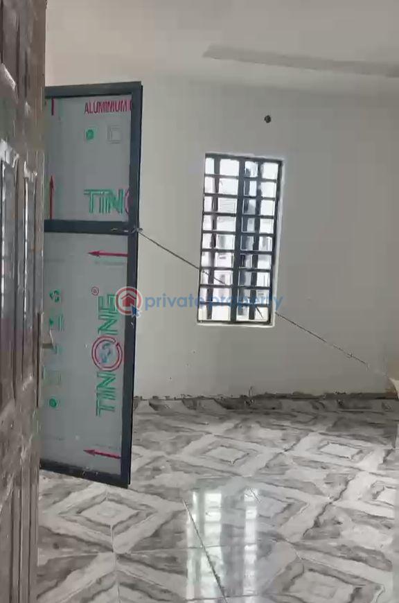 1 bedroom Mini Flat For Rent Ijesha Surulere Lagos - 11
