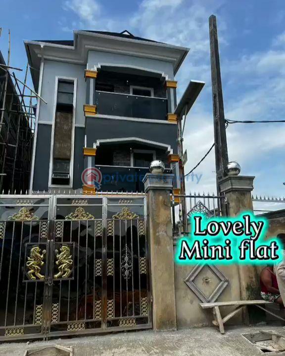 1 bedroom Mini Flat For Rent Itire-Ikate Surulere Lagos - 0