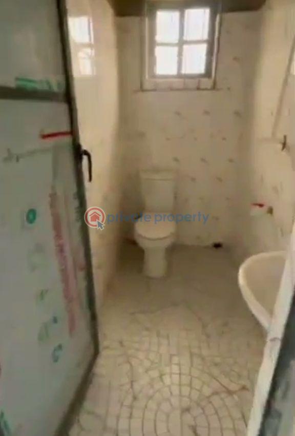 1 bedroom Mini Flat For Rent Lawanson Surulere Lagos - 4