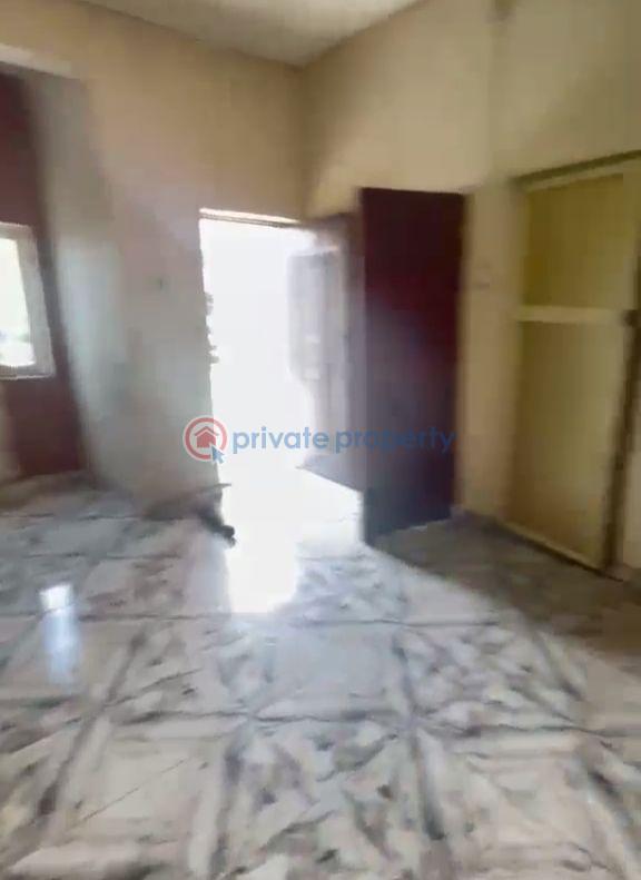 1 bedroom Mini Flat For Rent Itire-Ikate Surulere Lagos - 0