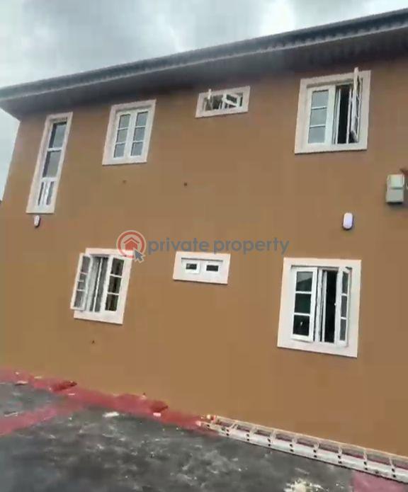 1 bedroom Mini Flat For Rent Itire-Ikate Surulere Lagos - 1
