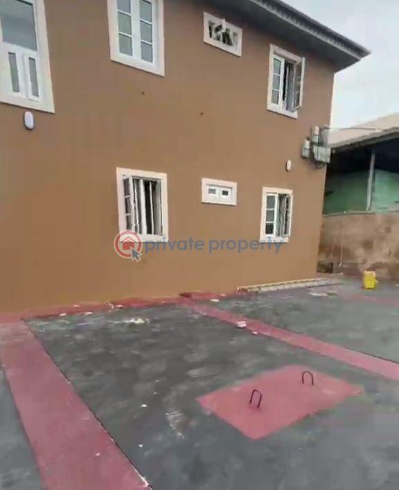 1 bedroom Mini Flat For Rent Itire-Ikate Surulere Lagos - 3