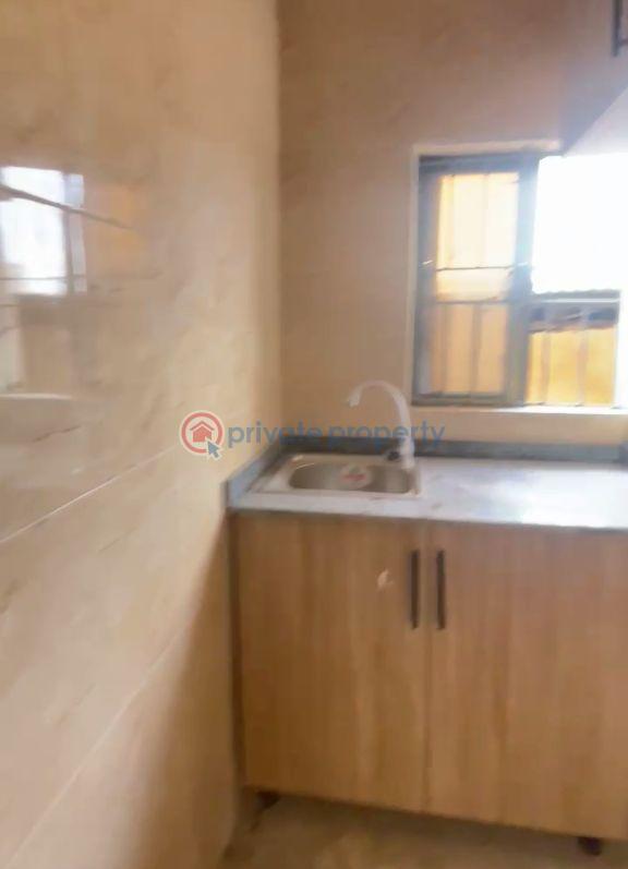 1 bedroom Mini Flat For Rent Itire-Ikate Surulere Lagos - 4