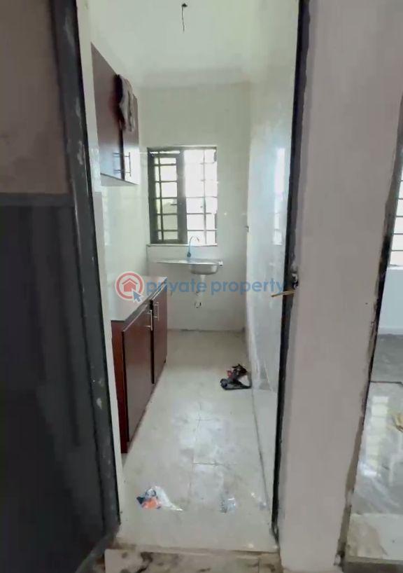 1 bedroom Mini Flat For Rent Lawanson Surulere Lagos - 5
