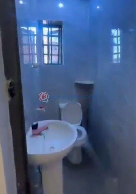 1 bedroom Mini Flat For Rent Lawanson Surulere Lagos - 9