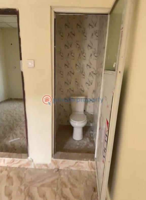 1 bedroom Mini Flat For Rent Lawanson Surulere Lagos - 4
