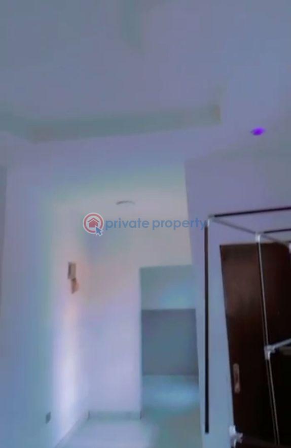 2 bedroom Block Of Flats For Rent Ijesha Surulere Lagos - 1