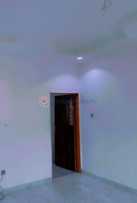 2 bedroom Block Of Flats For Rent Ijesha Surulere Lagos - 3