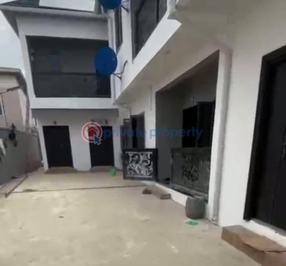 2 bedroom Block Of Flats For Rent Itire-Ikate Surulere Lagos - 1