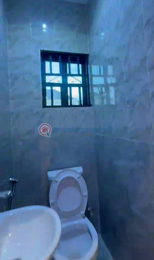 2 bedroom Block Of Flats For Rent Ijesha Surulere Lagos - 9