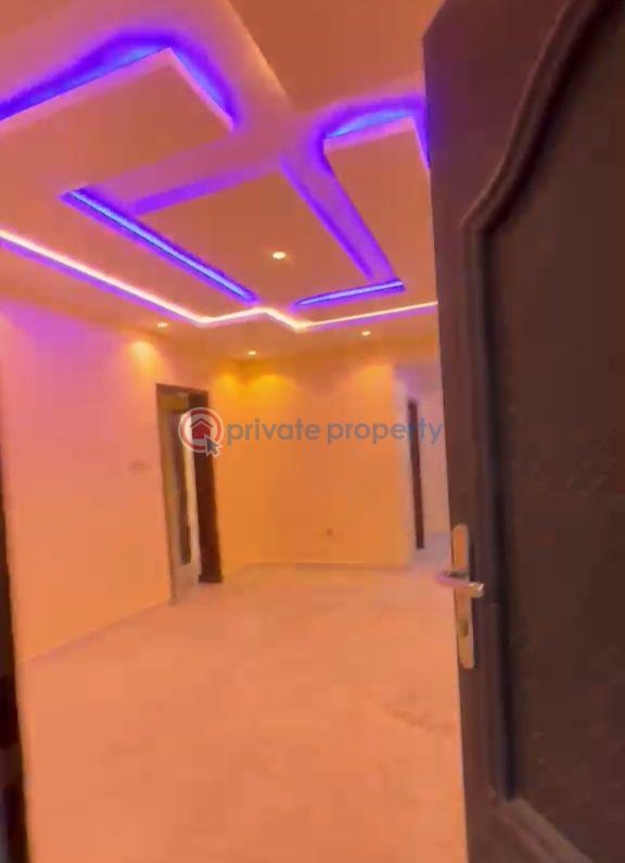 2 bedroom Block Of Flats For Rent Ijesha Surulere Lagos - 4
