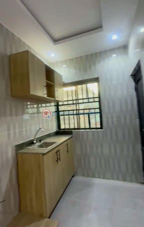 2 bedroom Block Of Flats For Rent Ijesha Surulere Lagos - 10