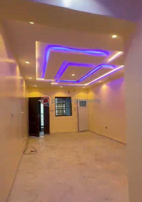 2 bedroom Block Of Flats For Rent Ijesha Surulere Lagos - 1