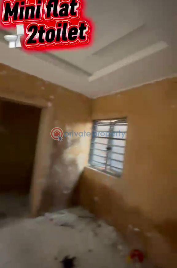 1 bedroom Mini Flat For Rent Itire-Ikate Surulere Lagos - 0