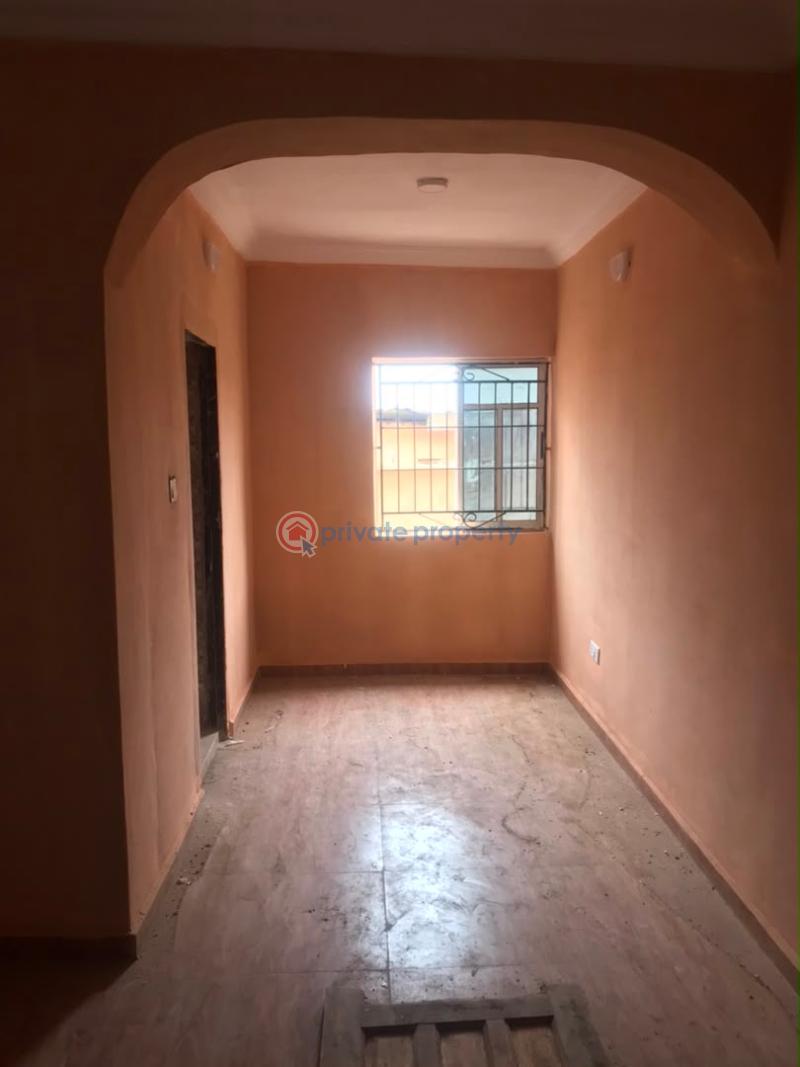 2 bedroom Block Of Flats For Rent Olakunle Traffic Lights 2 Minutes Trek To Akala Express Akala Express Ibadan Oyo - 1