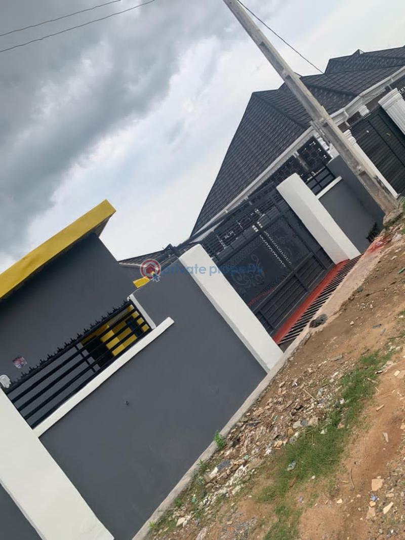 2 bedroom Block Of Flats For Rent Yellow Gate Estate, Alaaka/mogana Elebu Akala Express Ibadan Oyo - 0