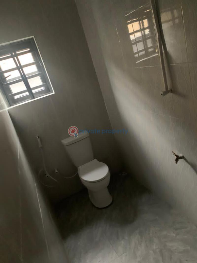 2 bedroom Block Of Flats For Rent Yellow Gate Estate, Alaaka/mogana Elebu Akala Express Ibadan Oyo - 5