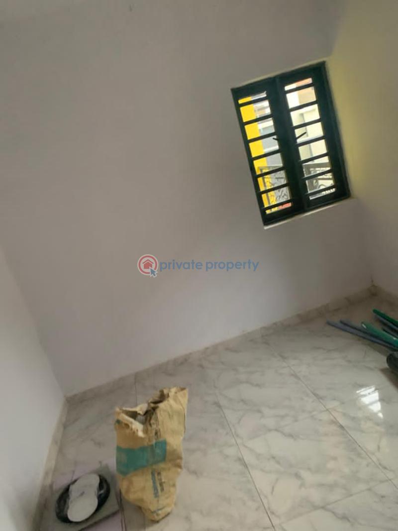 2 bedroom Block Of Flats For Rent Yellow Gate Estate, Alaaka/mogana Elebu Akala Express Ibadan Oyo - 8