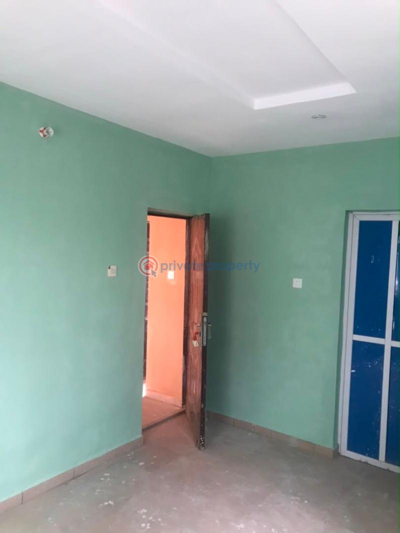 2 bedroom Block Of Flats For Rent Olakunle Traffic Lights 2 Minutes Trek To Akala Express Akala Express Ibadan Oyo - 5