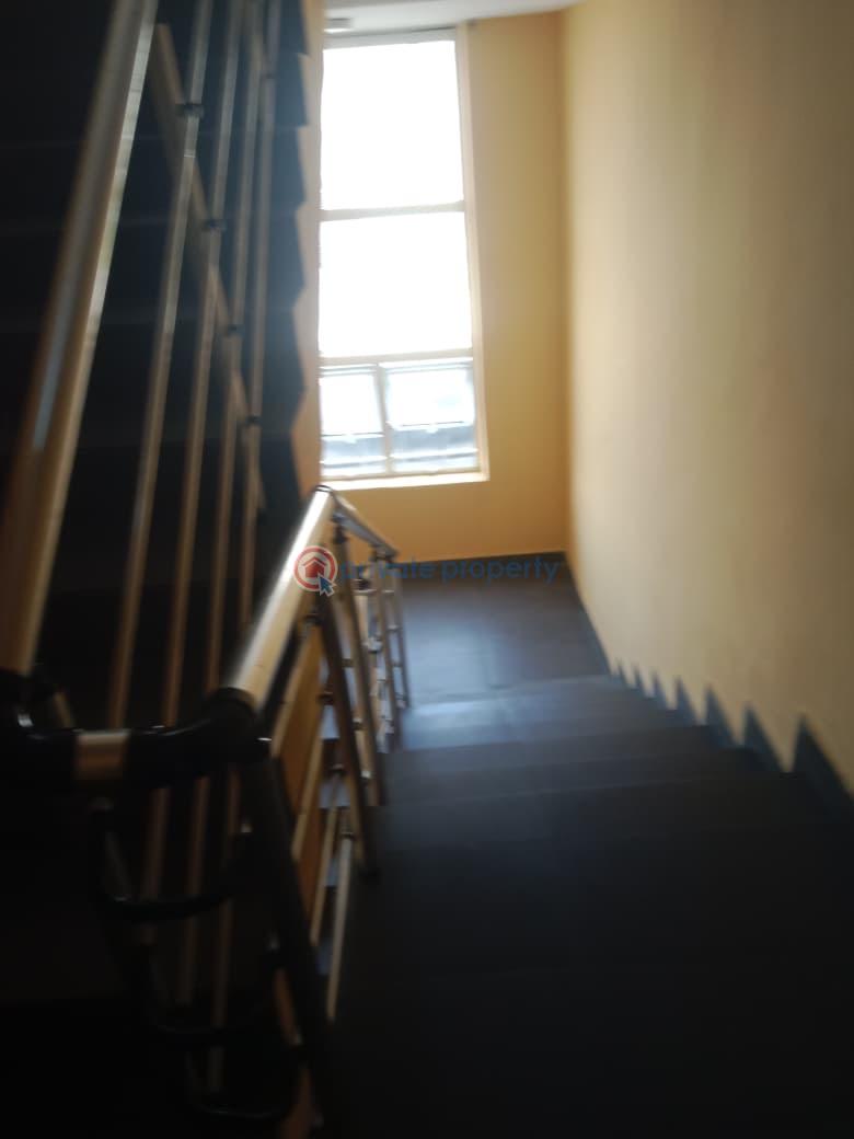 To let – serviced 3-bedroom flat (upstairs) - 3 3 bedroom Block Of Flats For Rent Ikate Elegushi Lekki Lagos - 3