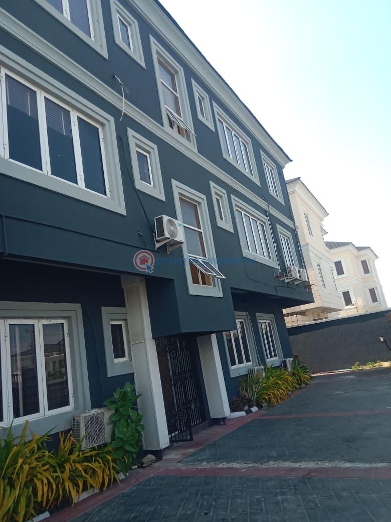To let – serviced 3-bedroom flat (upstairs) - 1 3 bedroom Block Of Flats For Rent Ikate Elegushi Lekki Lagos - 1