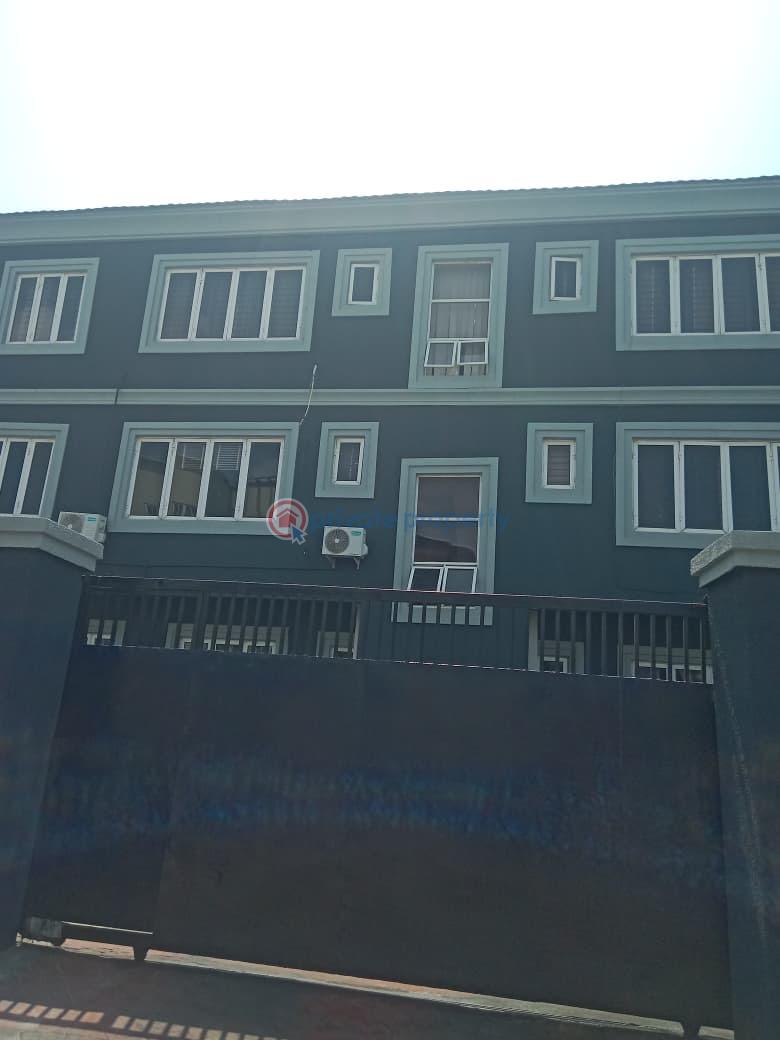 To let – serviced 3-bedroom flat (upstairs) - 8 3 bedroom Block Of Flats For Rent Ikate Elegushi Lekki Lagos - 8