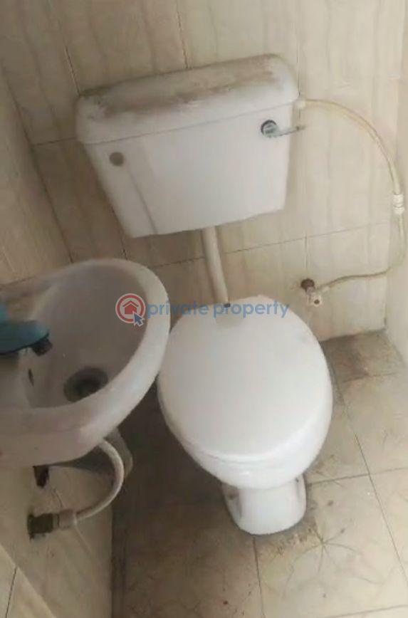 2 bedroom Block Of Flats For Rent Lawanson Surulere Lagos - 2
